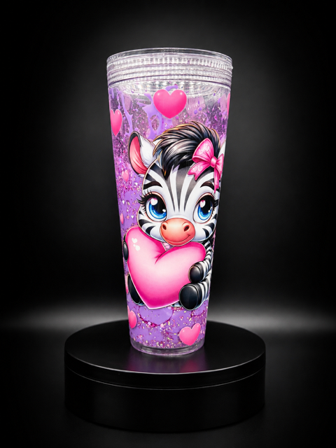 Tumbler de cebra bebé abrazando un corazón rosa con glitter morado